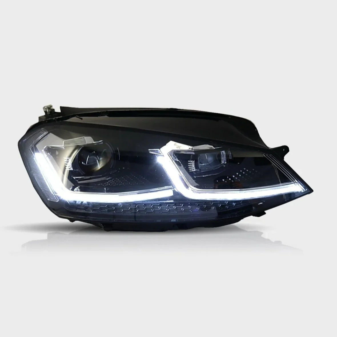 VW Golf 7 2012-2017 Fari Anteriori LED Look R-Line Freccia SEQ - autorivallo