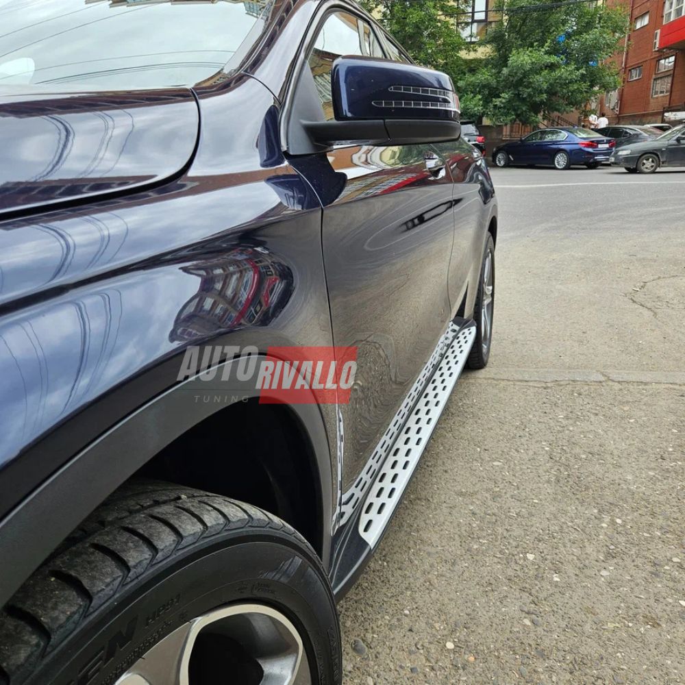 Pedane laterali sportive per Mercedes GLA X156 2013-2019, superficie grip antiscivolo