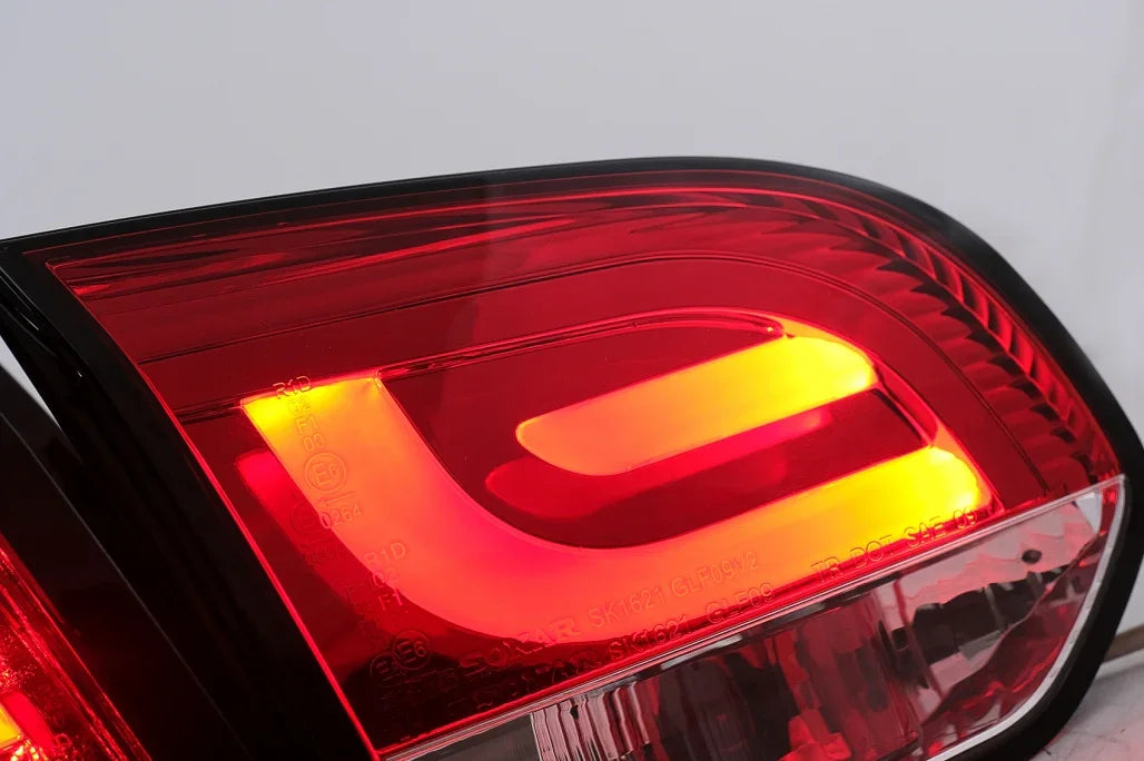 VW Golf 6 2008-2012 Fanali Posteriori a LED Lightbar Rosso - autorivallo