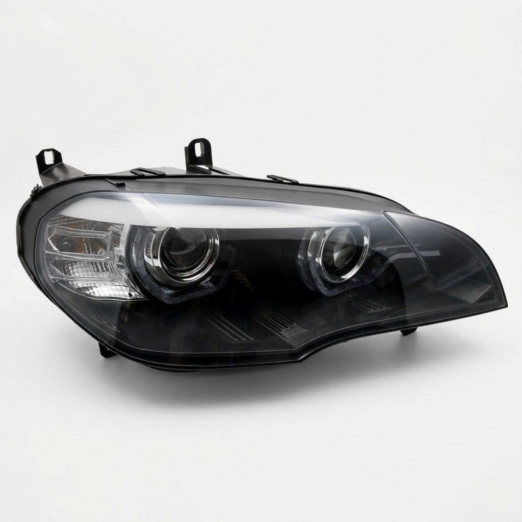 Coppia fari anteriori LED neri per BMW X5 E70 con fari Xenon di serie