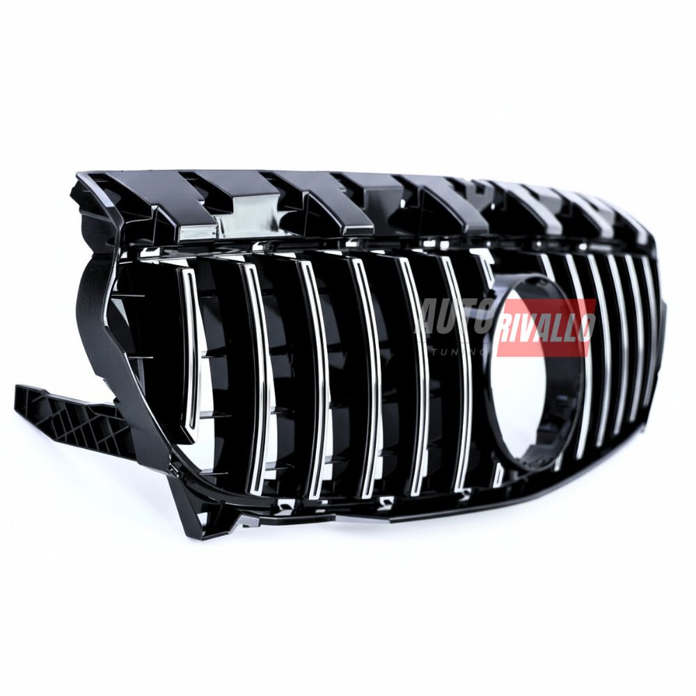 Primo piano griglia Panamericana AMG cromata per Mercedes CLA C117