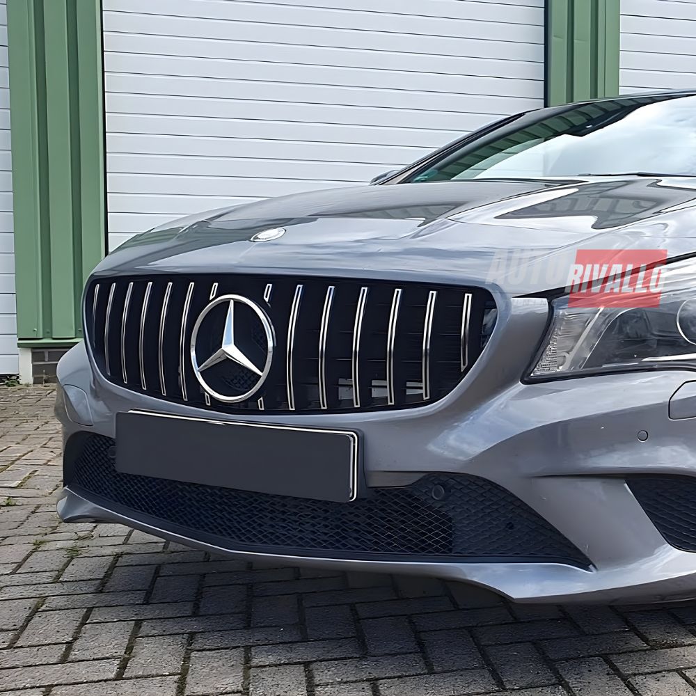 Calandra Panamericana cromata installata su Mercedes CLA C117