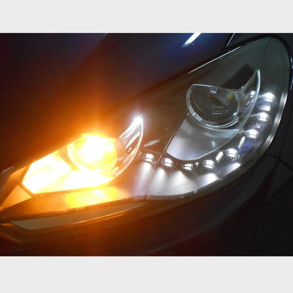 VW Golf 6 2008-2012 Fari Anteriori Con Vere Luci Diurne LED - autorivallo