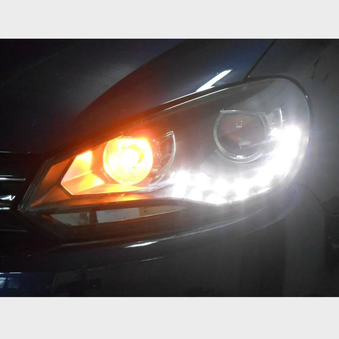 VW Golf 6 2008-2012 Fari Anteriori Con Vere Luci Diurne LED - autorivallo