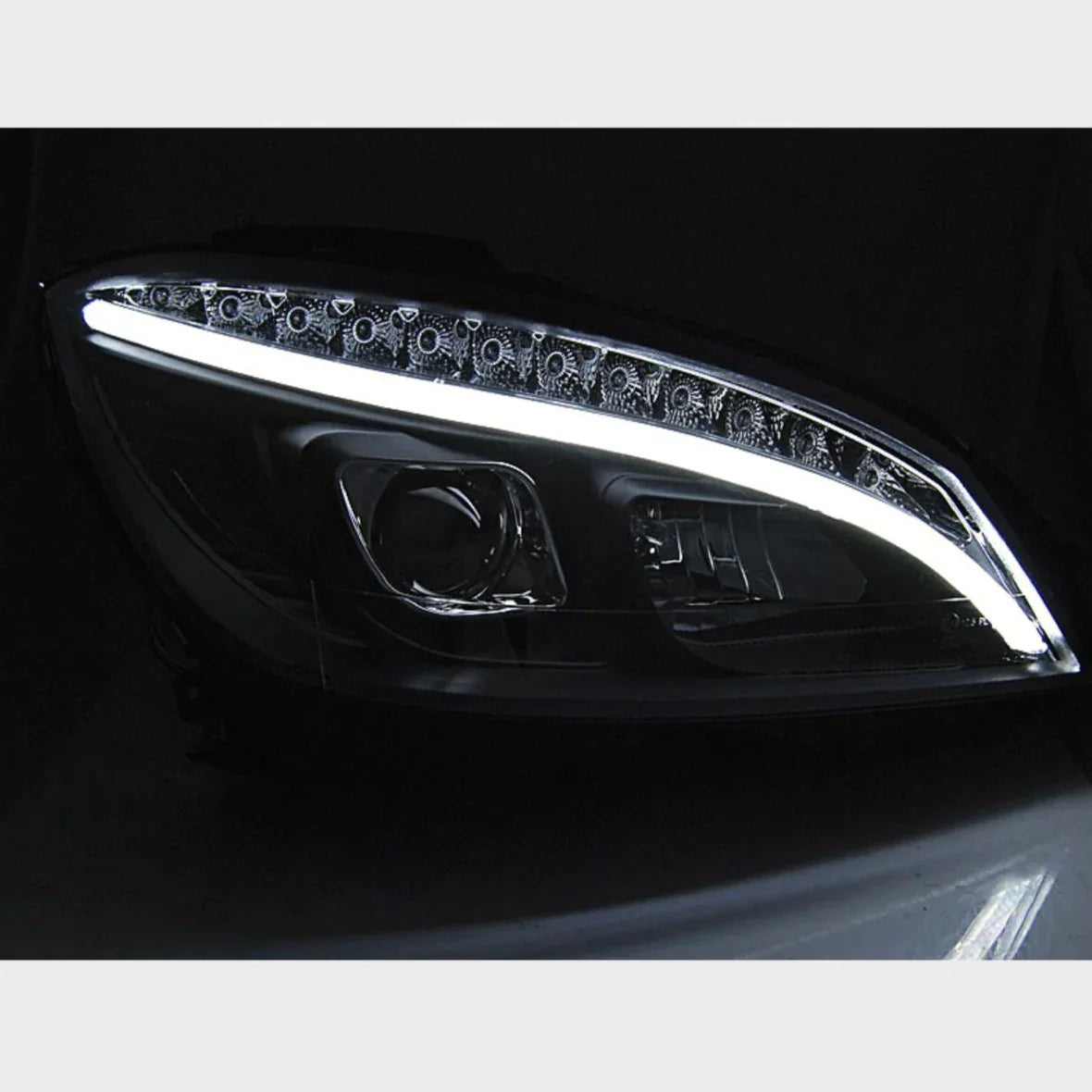 Mercedes Classe C W204 07-10 Fari Anteriori Luci Diurne LED - autorivallo