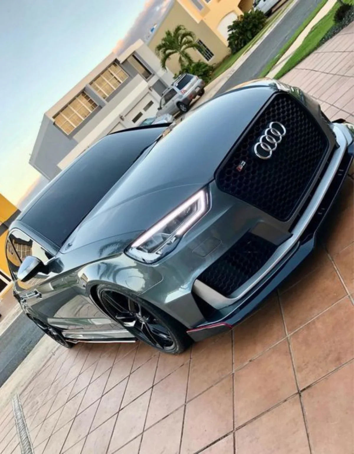 Audi A3 8V 2012-2016 Griglia RS3 a Nido D'ape Nero Lucido - autorivallo