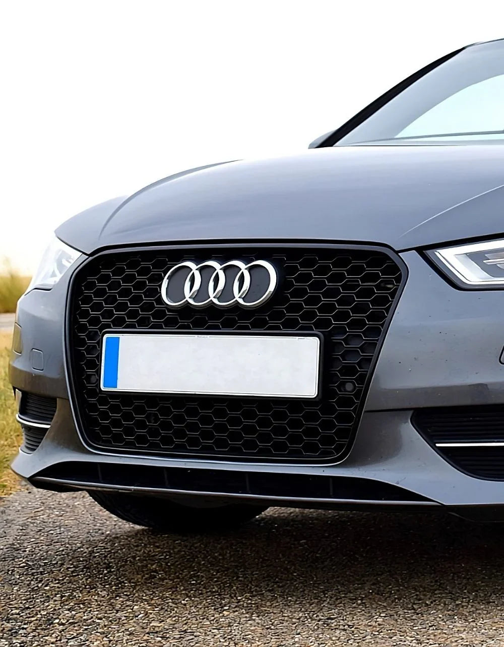 Audi A3 8V 2012-2016 Griglia RS3 a Nido D'ape Nero Lucido - autorivallo