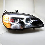 Particolare del proiettore xenon e anelli LED dei fari BMW X5 E70
