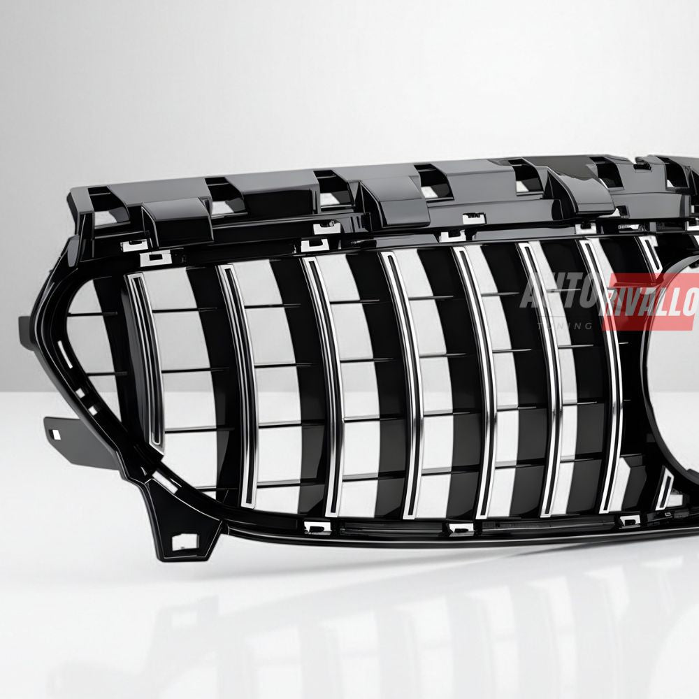 Griglia anteriore Mercedes CLA C117 GTR AMG Look nero con profili cromati.