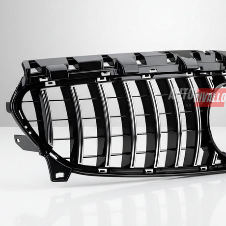 Griglia anteriore Mercedes CLA C117 GTR AMG Look nero con profili cromati.