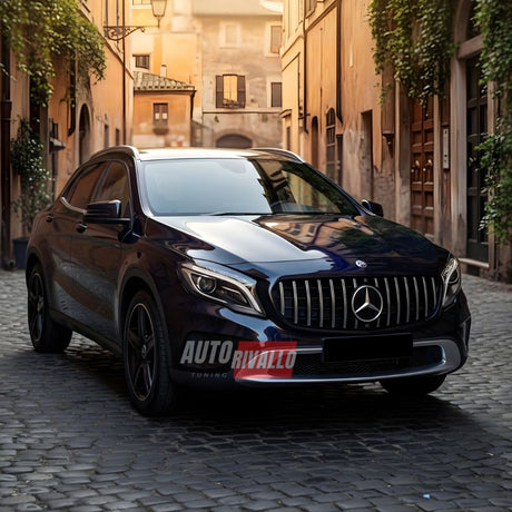 Mascherina Tuning Mercedes GLA X156 GTR Look. Calandra sportiva cromata per un impatto visivo unico