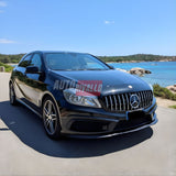 Vista frontale Mercedes W176 con griglia Panamericana AMG GT look nero/cromato installata