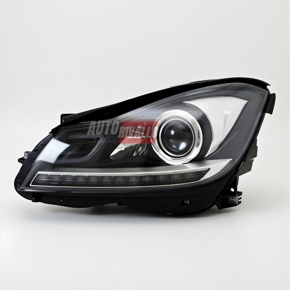 Design moderno nero lucido dei fari anteriori LED per Mercedes W204 2011-2015.