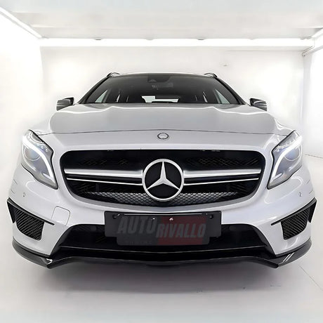Calandra frontale Mercedes GLA X156 con griglia AMG look nero argento.
