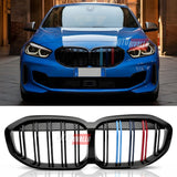 Griglia BMW Serie 1 F40 2019-2024 M-Sport Look nero lucido. Dettaglio 3 colori per un tocco sportivo