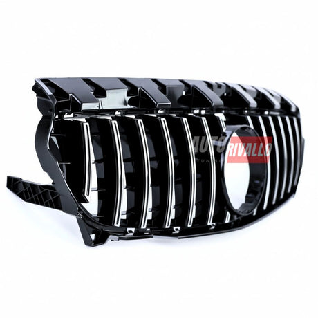 Primo piano griglia Panamericana AMG cromata per Mercedes CLA C117