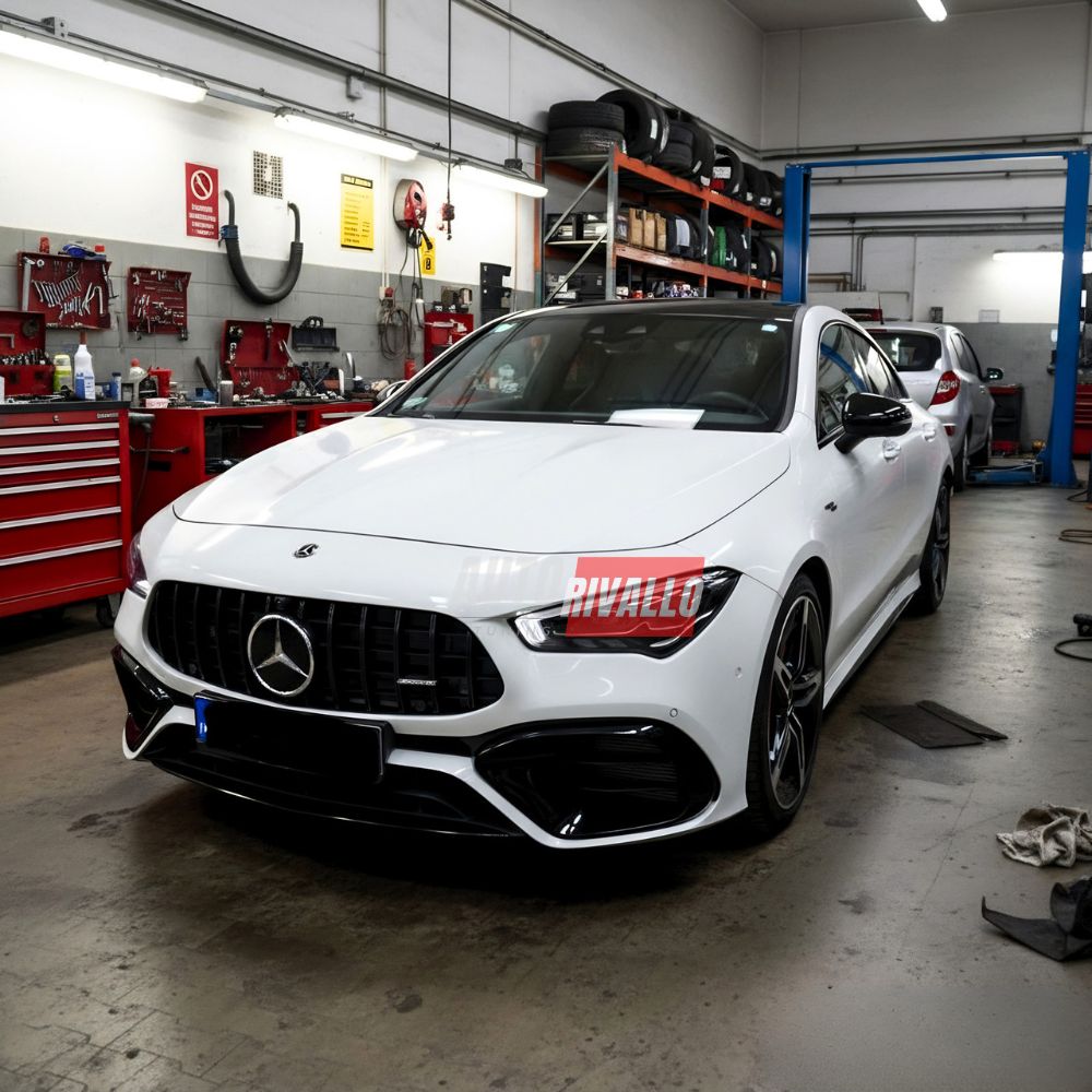 Mercedes CLA X118 2023 con griglia Panamericana Look montata - prima e dopo il tuning