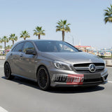 Dettaglio frontale Mercedes W176 con griglia AMG silver.