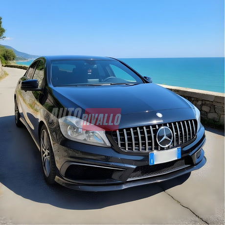 Dettaglio frontale Mercedes Classe A W176 con griglia Panamericana AMG GT nera e cromata