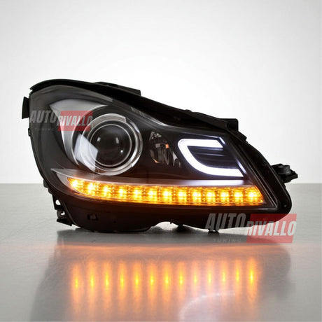Funzione luci di svolta LED integrate nei fari per Mercedes Classe C W204.