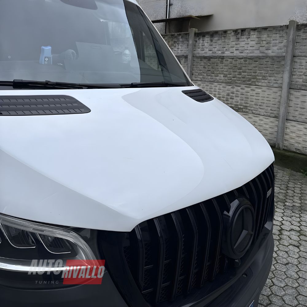 Griglia Tuning Sprinter W907 W910 nero lucido. Aggiorna il look con questa mascherina sportiva