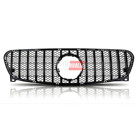 Vista frontale Mercedes GLA X156 con griglia sportiva AMG Look