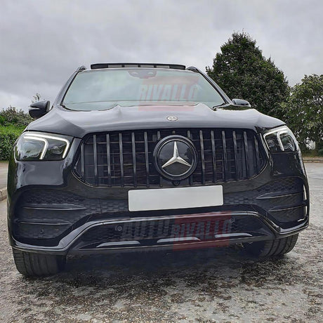 Vista frontale Mercedes GLE con griglia Panamericana GTR nera installata.