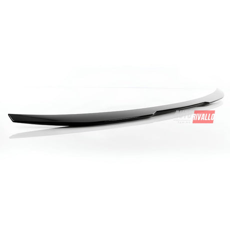 Dettaglio finitura ABS nero lucido spoiler BMW G22