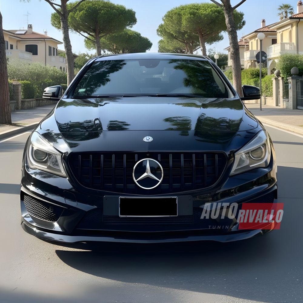 Frontale rinnovato per Mercedes CLA C117 (2013-2016) con griglia premium nero lucido.