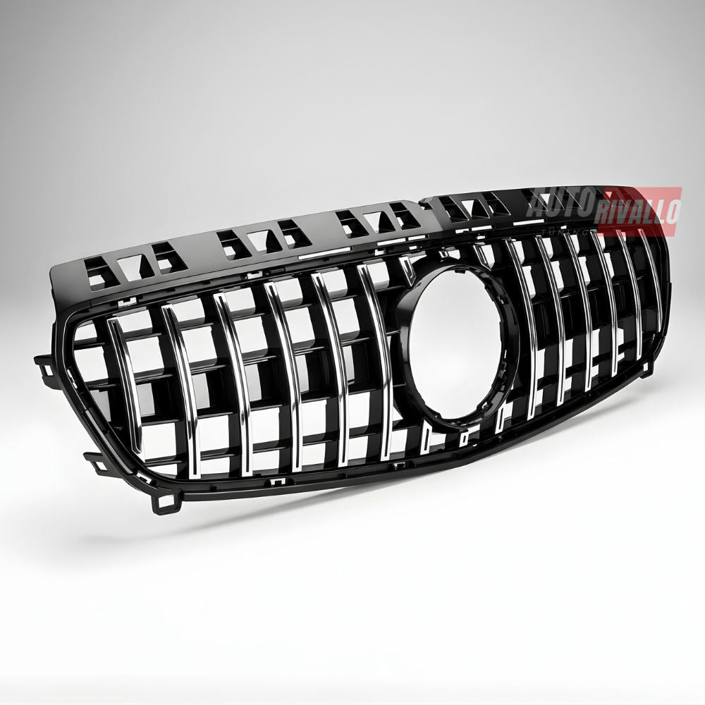 Primo piano griglia sportiva Mercedes W176 Panamericana AMG GT look finitura nero/cromata
