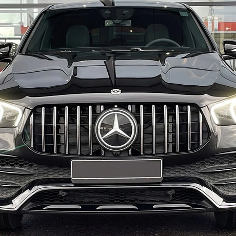 Vista frontale Mercedes GLE W167 con griglia AMG Panamericana Look.